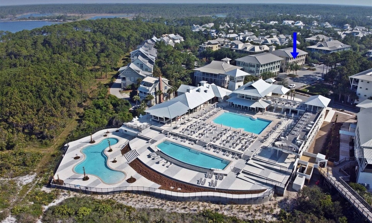 Beach District Condo | Gulf Side Condo Steps from Beach-2 bikes-Community Pool/Heated Seasonally `The Great Escape`