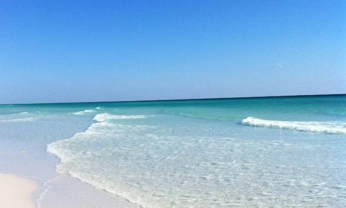 Crystal Shores Condo | Gulf Views * Steps to the Beach * Private Patio