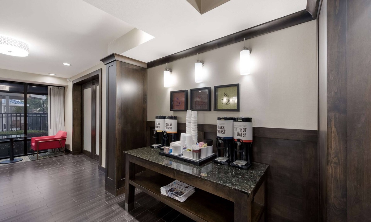 Marshall Hotel | Hampton Inn Marshall