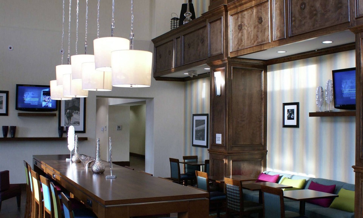 Center Hotel | Hampton Inn & Suites Center