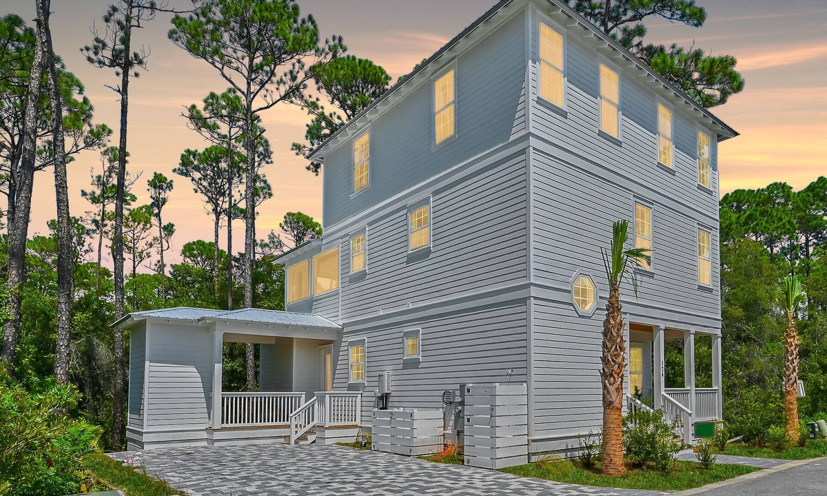 Treetop House | Happinest 🏖 Brand New Luxury Home 🏖Sleeps 19 🏖Beach Bonfires in May - Aug 2023