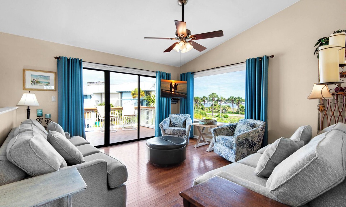 Beach Harbor | Holiday Isle