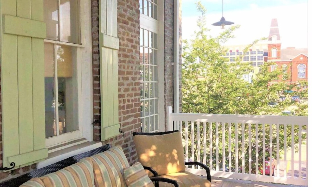 Central Business District Condo | Heart of Downtown w Balcony by Dauphin St; walk to restaurants & shops SLEEPS 6!