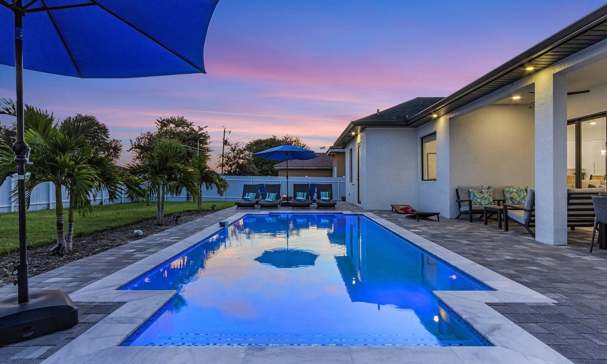 Fort Myers House | Heated Saltwater I Pool Game Room | Firepit I BBQ