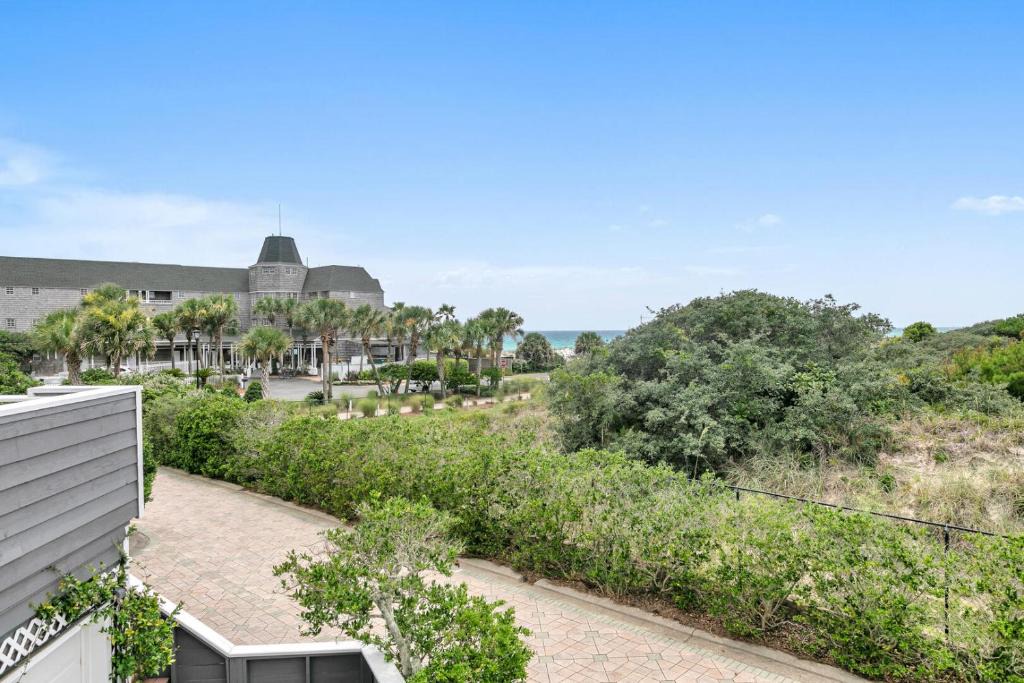Crystal Beach House | Henderson Haus - Is a Fabulous 3BR Townhome in Destin