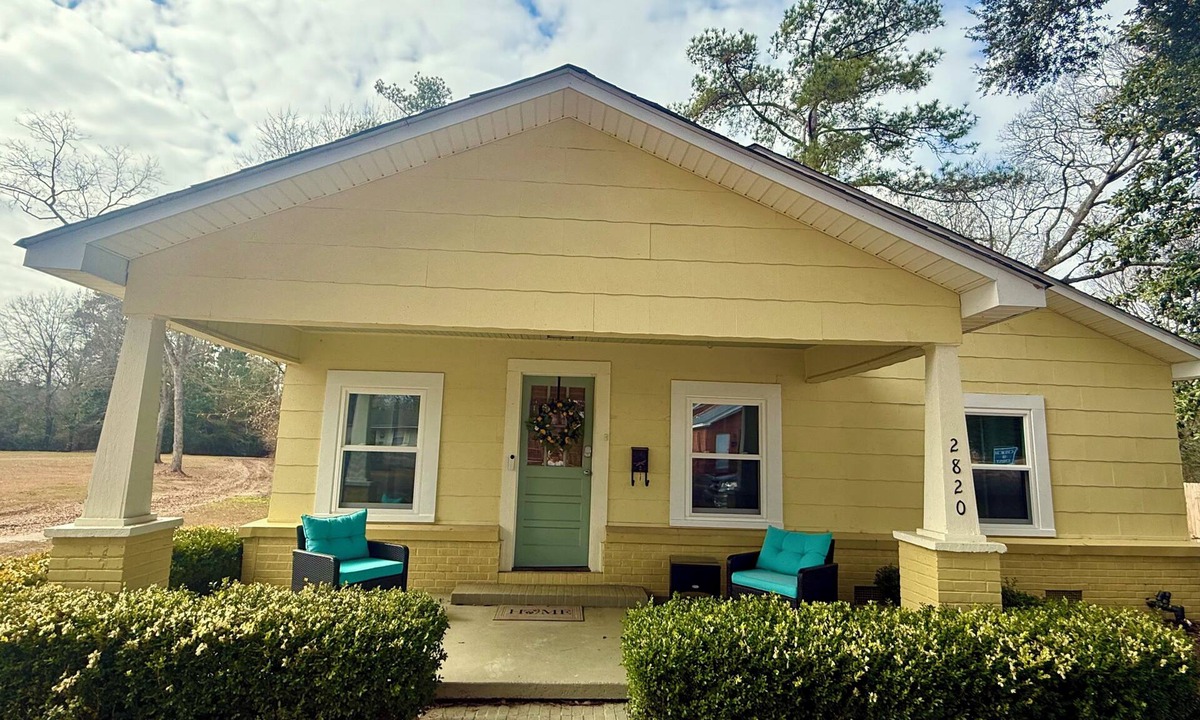 Laurel House | HGTV's Hometown house - Southern Charm 3- only 6 minutes to downtown Laurel!