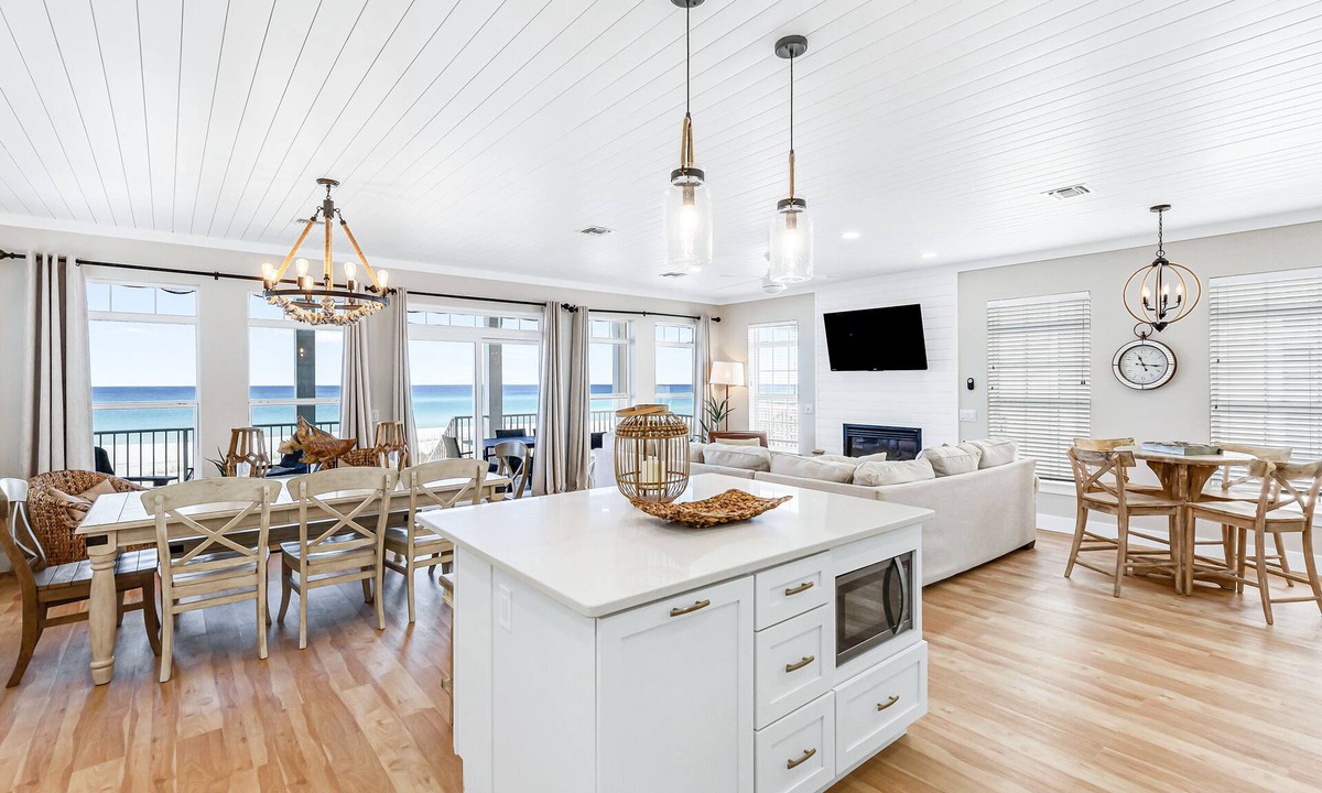 Laguna Beach Estates House | High Tide! Beachfront Home! Incredible reviews. Exceptional design and views.