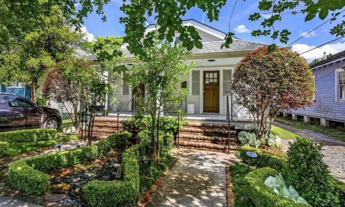 Central Carrollton Association House | "Hillary Street Southern Gardens" Tulane/University Area's Hidden Gem