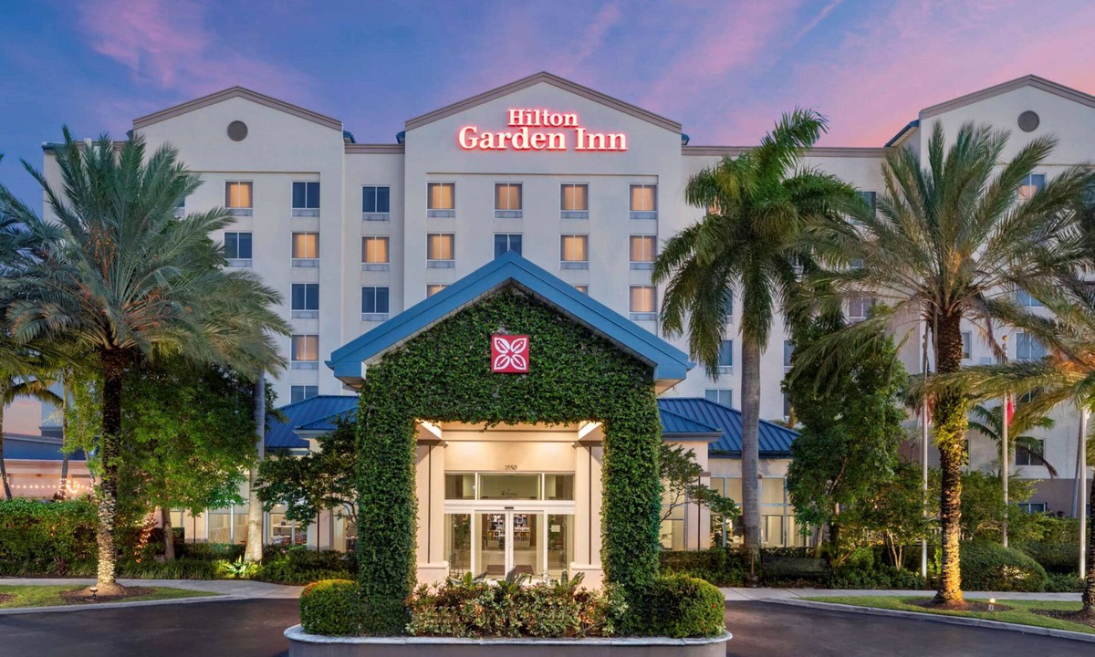 Ludlam Hotel | Hilton Garden Inn Miami Airport West