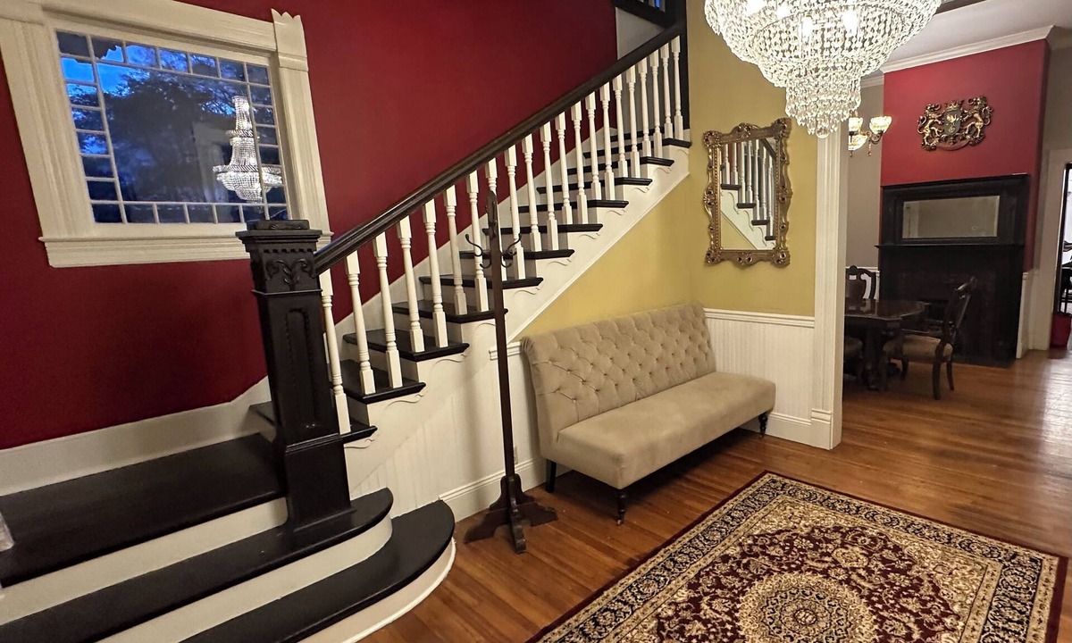 Magnolia House | Historic Belle Maison: Billiards Room, Fire Pit & Magnolia Charm