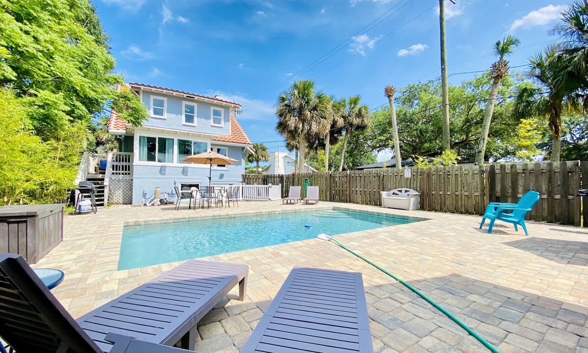 New Smyrna Beach House | Historic Courtyard Cottage with Pool, 1 block to Flagler Ave! Sleeps up to 10