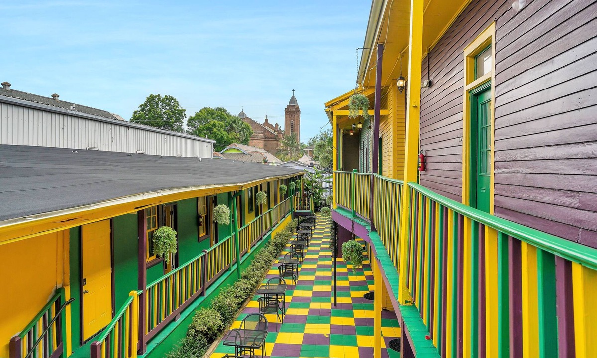 Faubourg Marigny Hotel | Historic Mardi Gras Inn