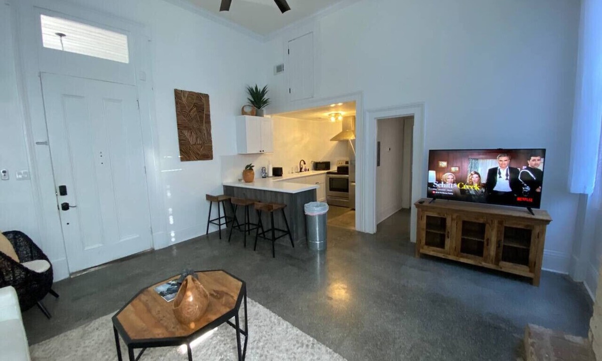 French Quarter Apartment | Historical and modern gem in the heart of the city