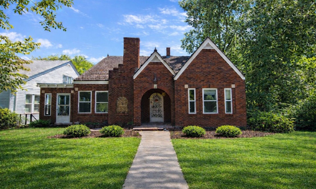 Bessemer Apartment | Historical Bessemer Apartment, 3 Bdrms & 2 Bath