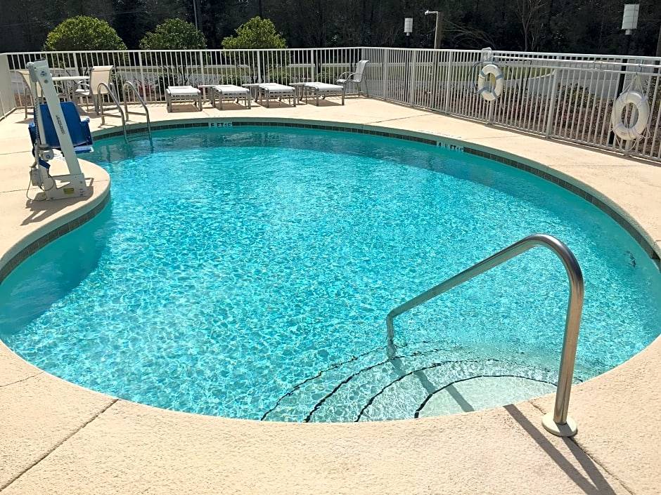 De Funiak Springs Hotel | Holiday Inn Express Defuniak Springs, an IHG Hotel