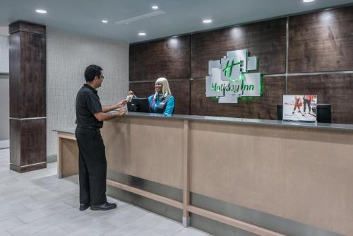 Beaumont Hotel | Holiday Inn - Beaumont East-Medical Ctr Area by IHG