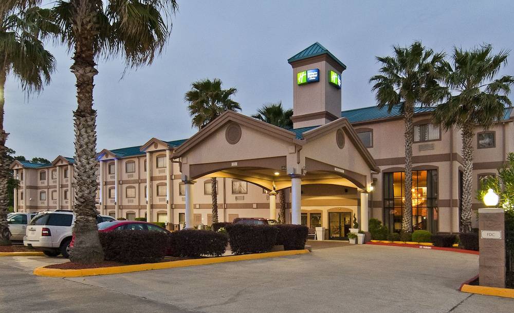 Lake Charles Hotel | Holiday Inn Express Hotel & Suites Lake Charles, an IHG Hotel