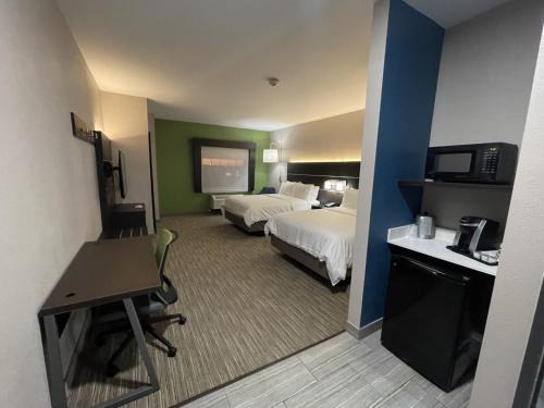 Ada Hotel | Holiday Inn Express Hotel and Suites Ada by IHG