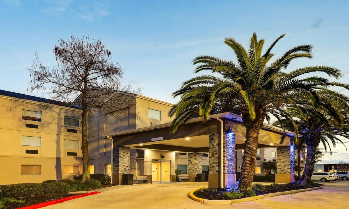 Kenner - Louis Armstrong International Airport Hotel | Holiday Inn Express Kenner - New Orleans Airport by IHG