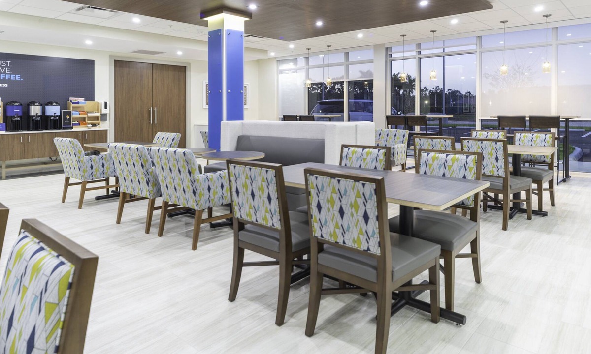 Biggar Hotel | Holiday Inn Express & Suites Fort Myers Airport by IHG