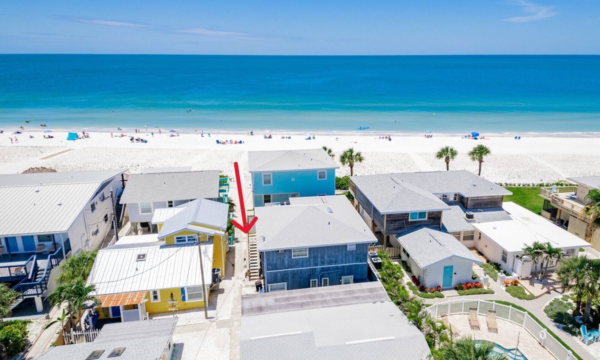 Belleair Beach Cottage | 🩴Holiday Villas #2- Gulf View, patio, 2bed/1.5bath