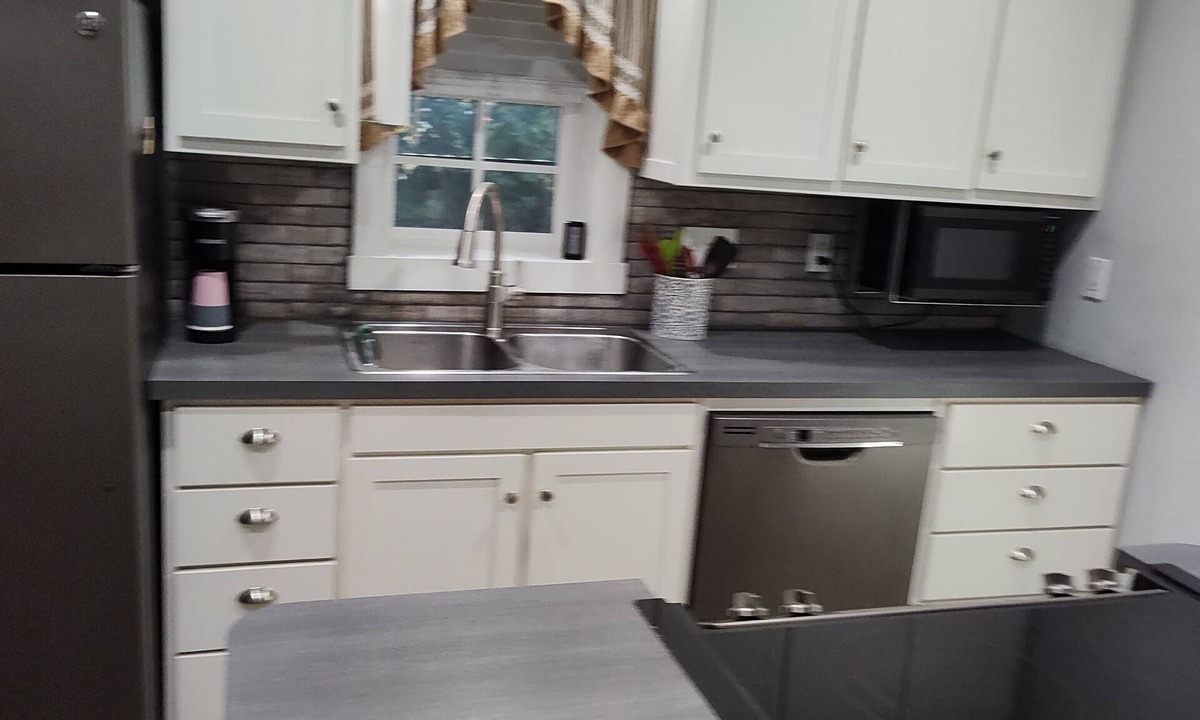 Clifton House | Home away from home. Cozy 1-bedroom house in awesome Clifton with AC