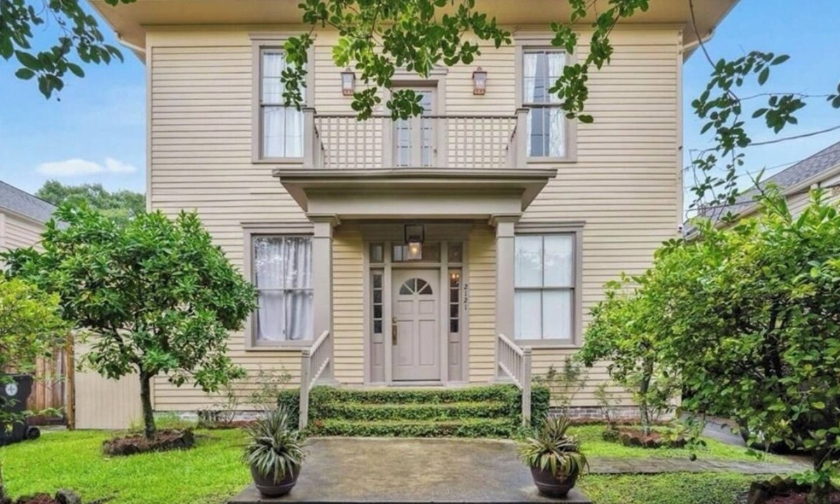 Milan Apartment | Home away from home - few blocks from PARADE ROUTE