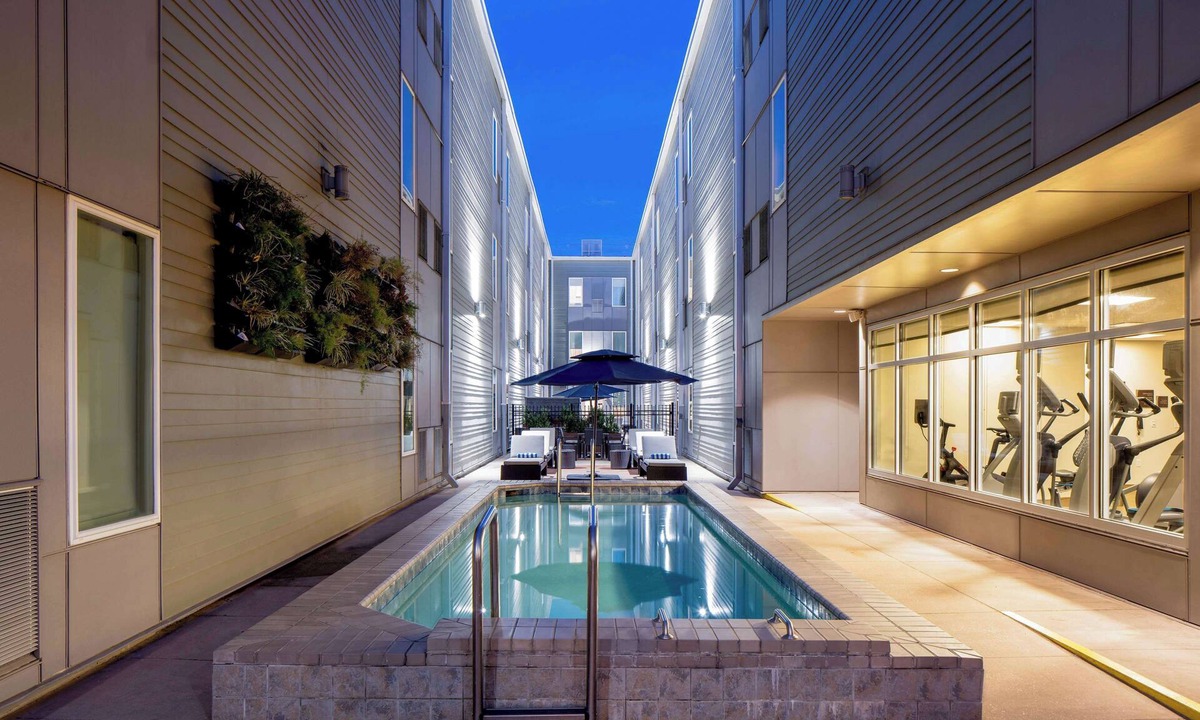 French Quarter Hotel | Homewood Suites by Hilton New Orleans French Quarter