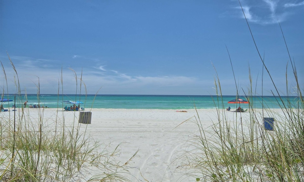 Summer Breeze Villa | Horizon South 9C 2 .Secluded condo 2 blocks from Gulf of Mexico.