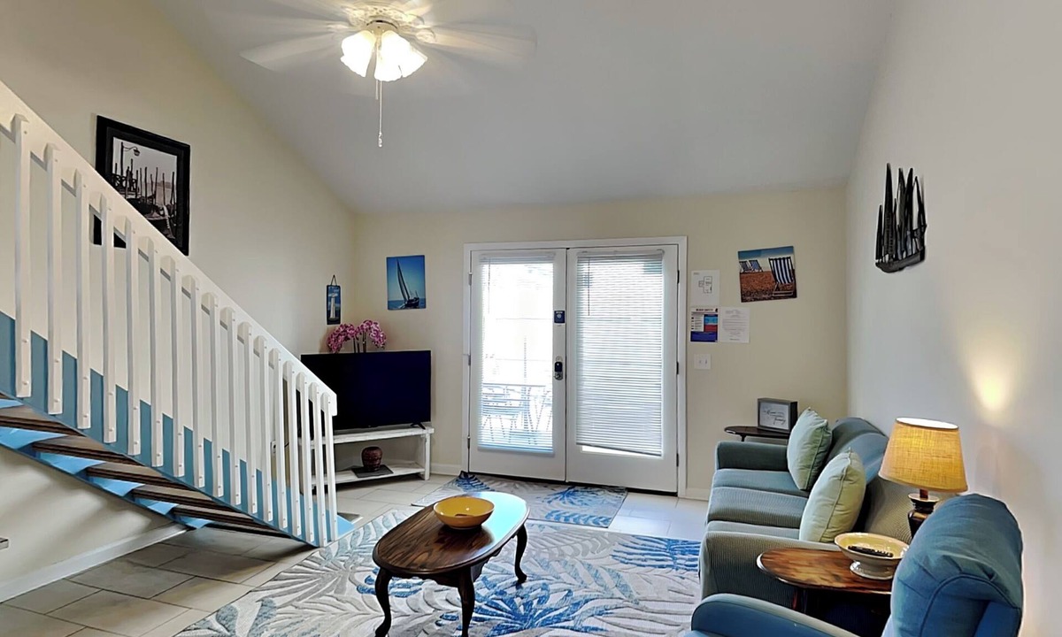 Summer Breeze Condo | Horizon South #34B | Access to Pools + Hot Tub & Fitness Center
