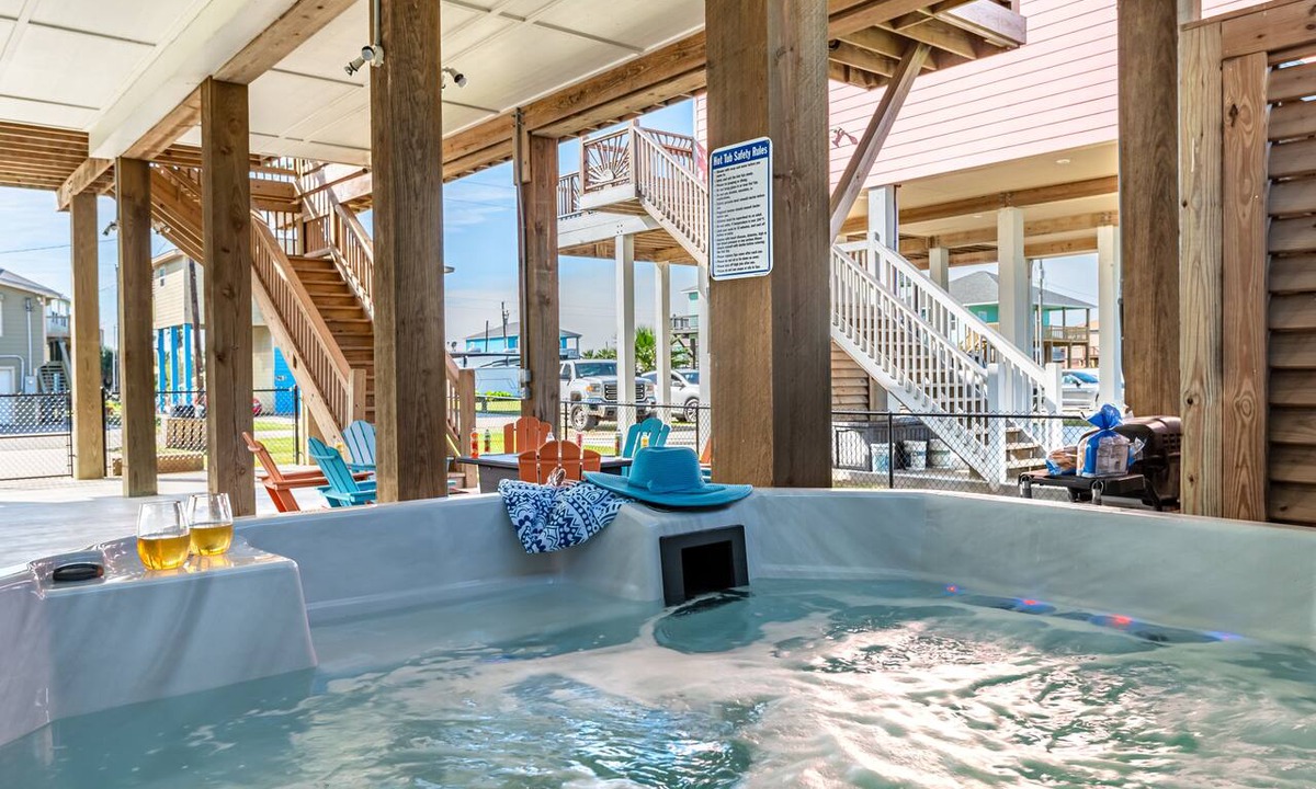 Crystal Beach House | Hot Tub + Firepit! Elevator, Dogs ok - Summer Savings!