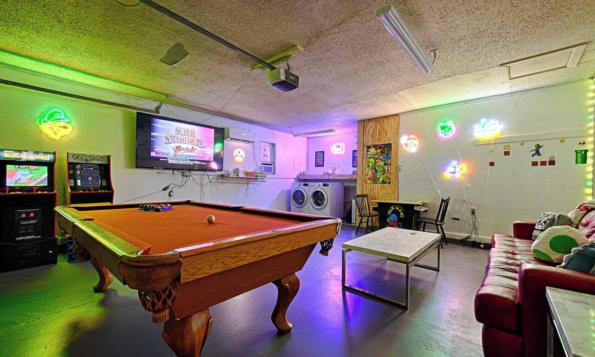 Burleson House | Hot Tub, Gameroom,17 min to Dickies Arena, FirePit