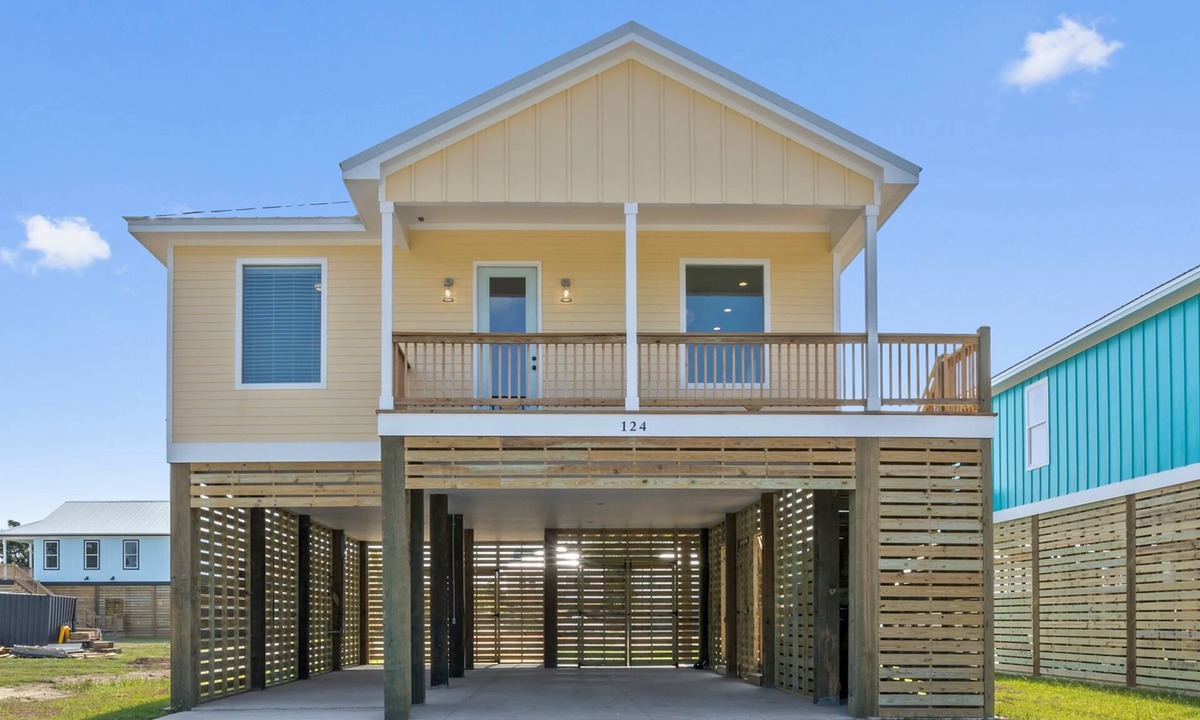 Mississippi City House | Hot Tub! Walk to Beach! Close to Everything!