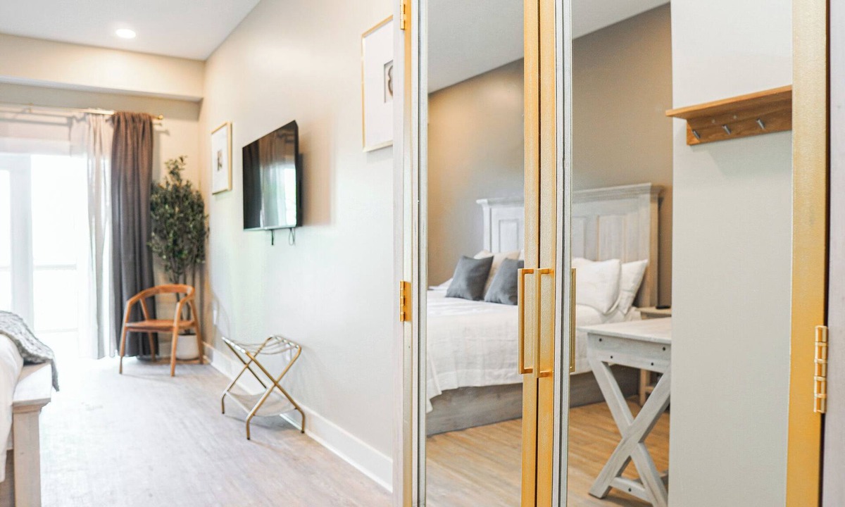 Long Beach Hotel | Hotel Whiskey in Long Beach
