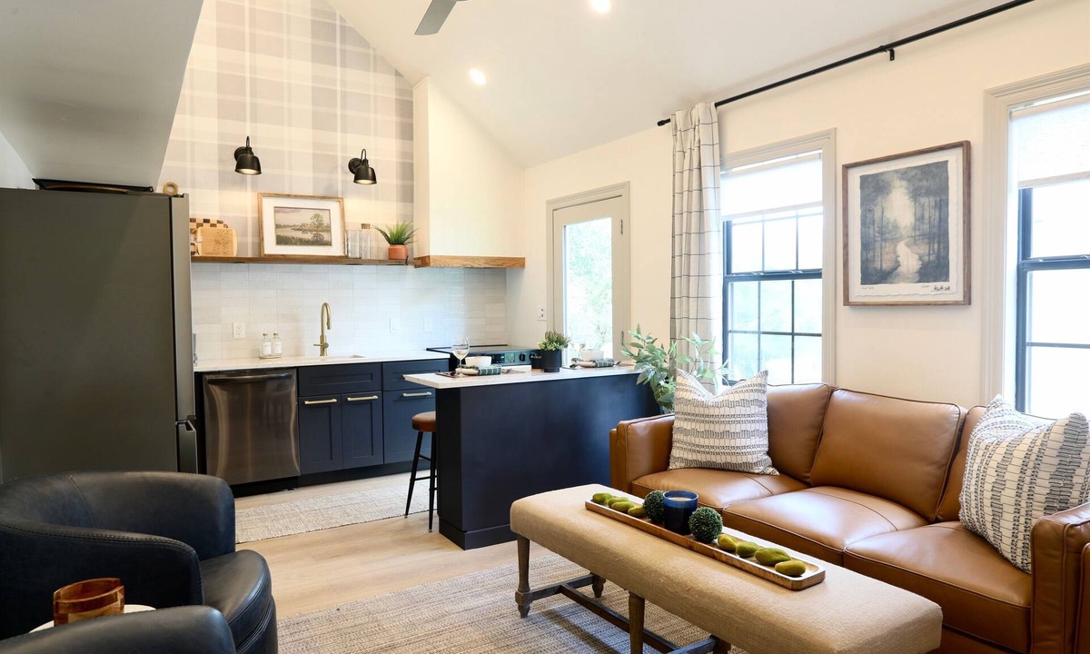 Oxford House | House 2.6 miles from Ole Miss + 3 miles to The Square + King Beds + Remodeled