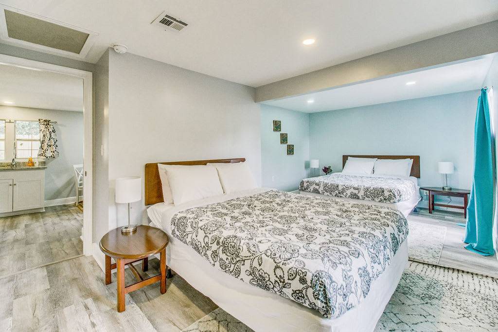 West Pensacola House | House ∙ 6 bedrooms ∙ 24 guests