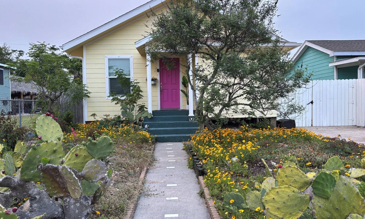 Galveston Cottage | House for Waves: Dogs Stay Free with Private Fenced Yard
