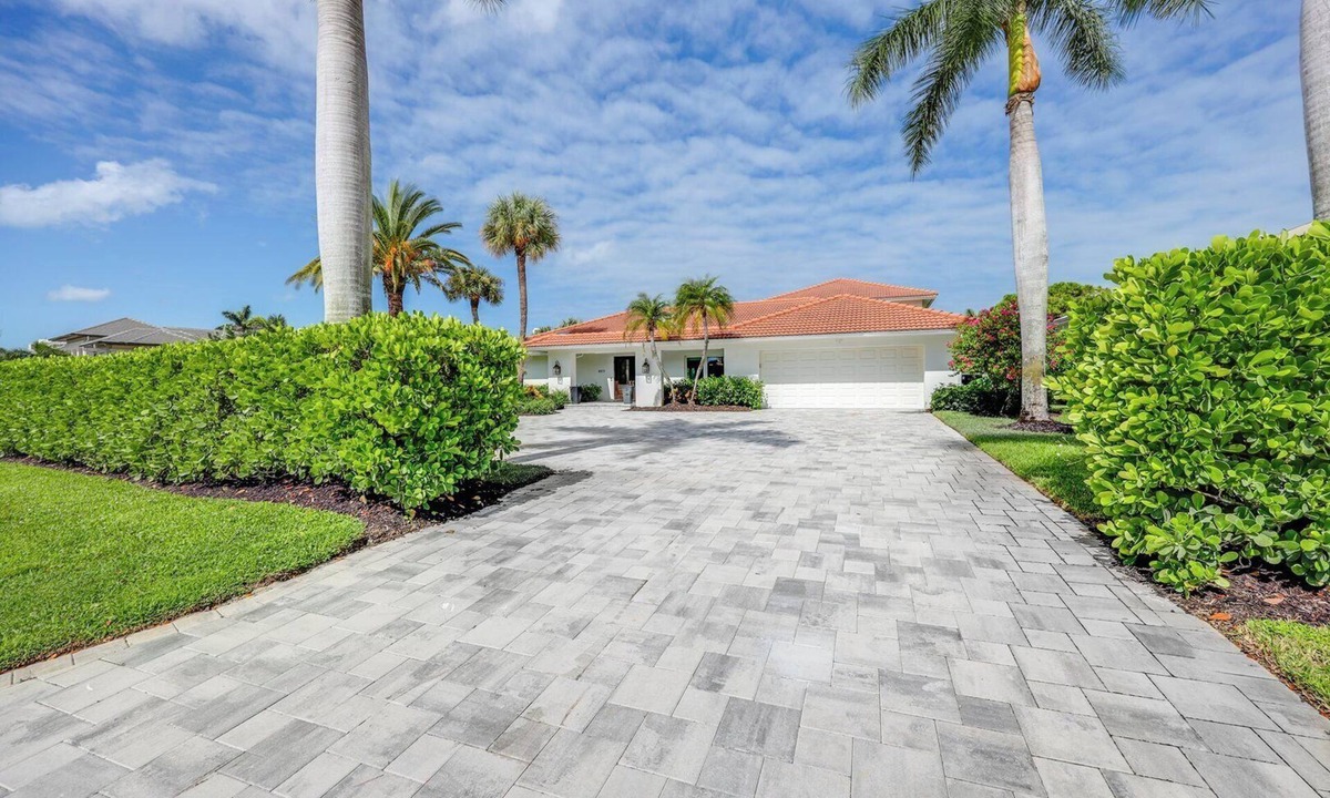 Park Shore House | House in Park Shore in Naples