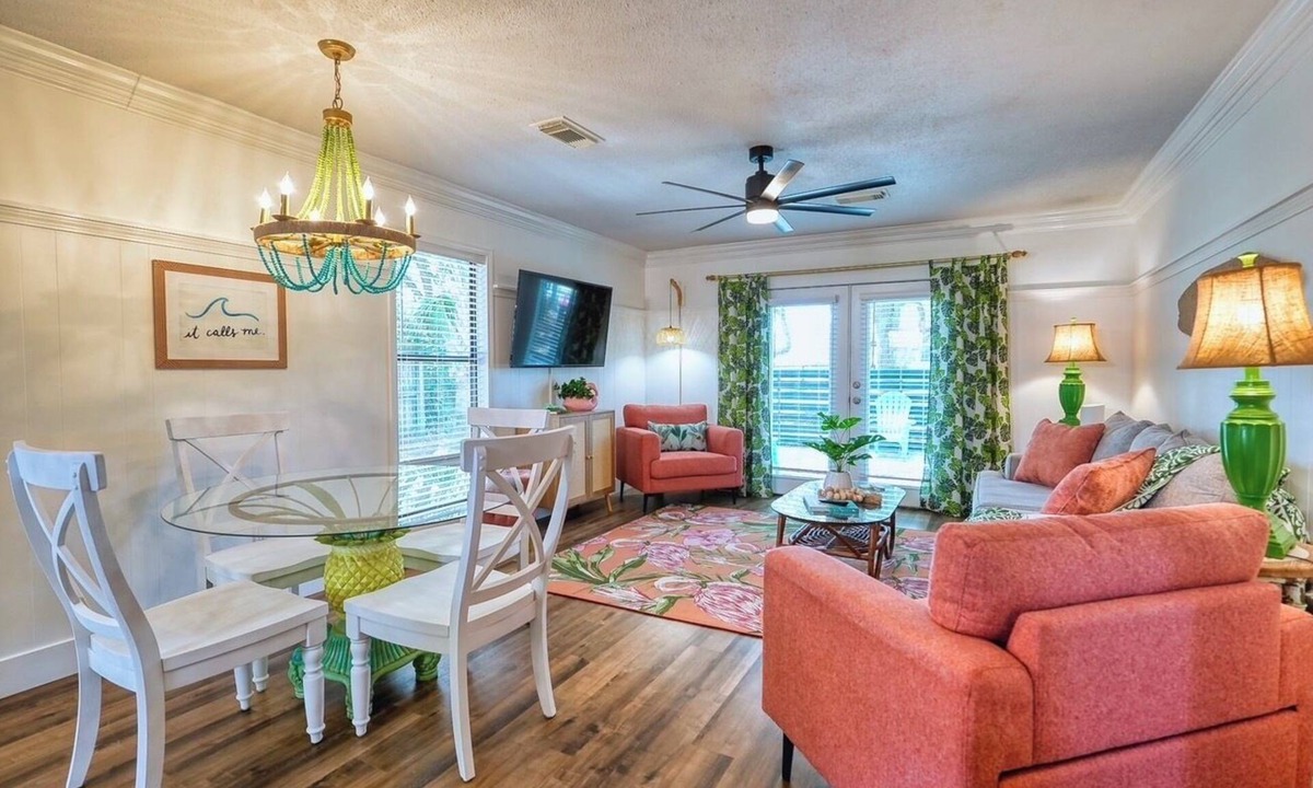 Gulf Vista Cottage | House in PCB-Near 30A-Short walk to the beach, 2 bedroom 1 bath, Pet friendly