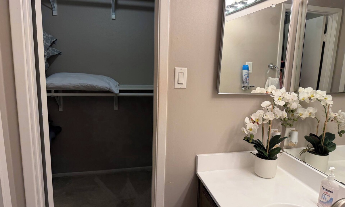Braeswood Place Condo | Houston TX - Houston Stadium - 2Be/2Ba Condo - Close to Medical Center