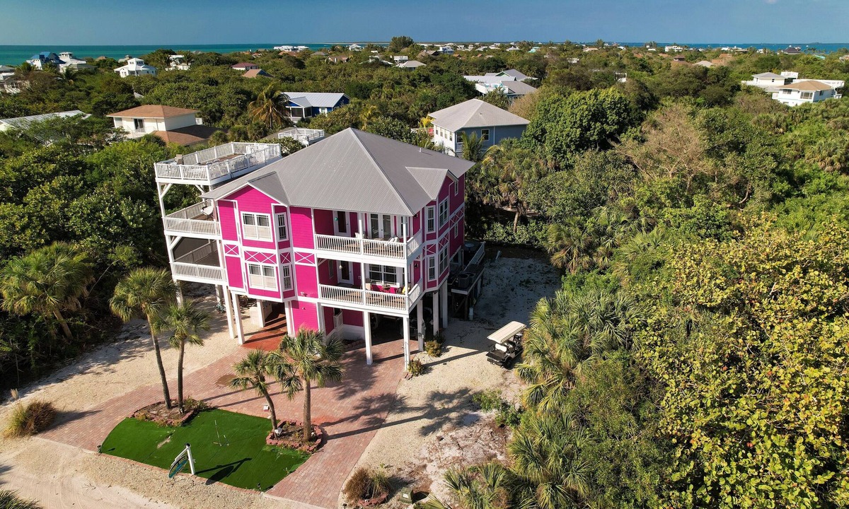 Safety Harbor Club House | HUGE LUXE HOUZ/ELEVATOR/PRIVATE POOL&BEACH ACCESS/+ CLUB AMENITIES/PETS/2CARTS!