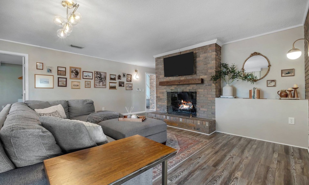 San Luis House | HUMMINGBIRD HAUS 6 Bedrooms Mid-Century 2-Unit Home 2 Kitchens