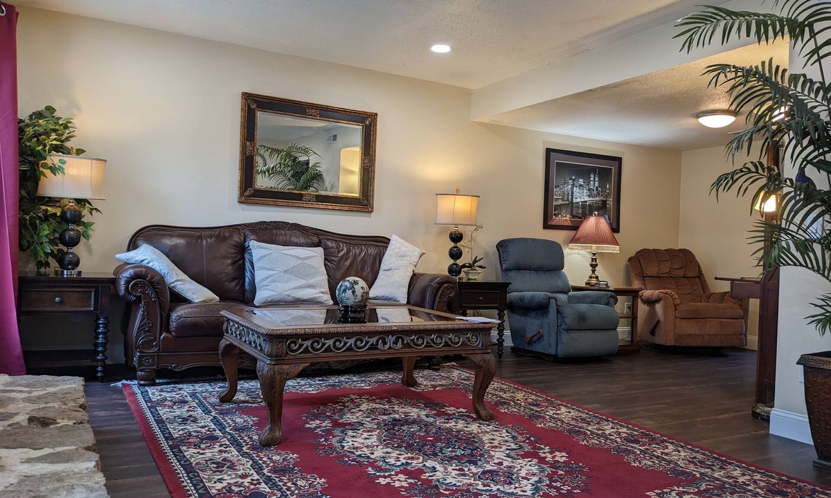 Huntsville House | ✪Huntsville Habitat✪ Perfect Long-Term - King Bed!