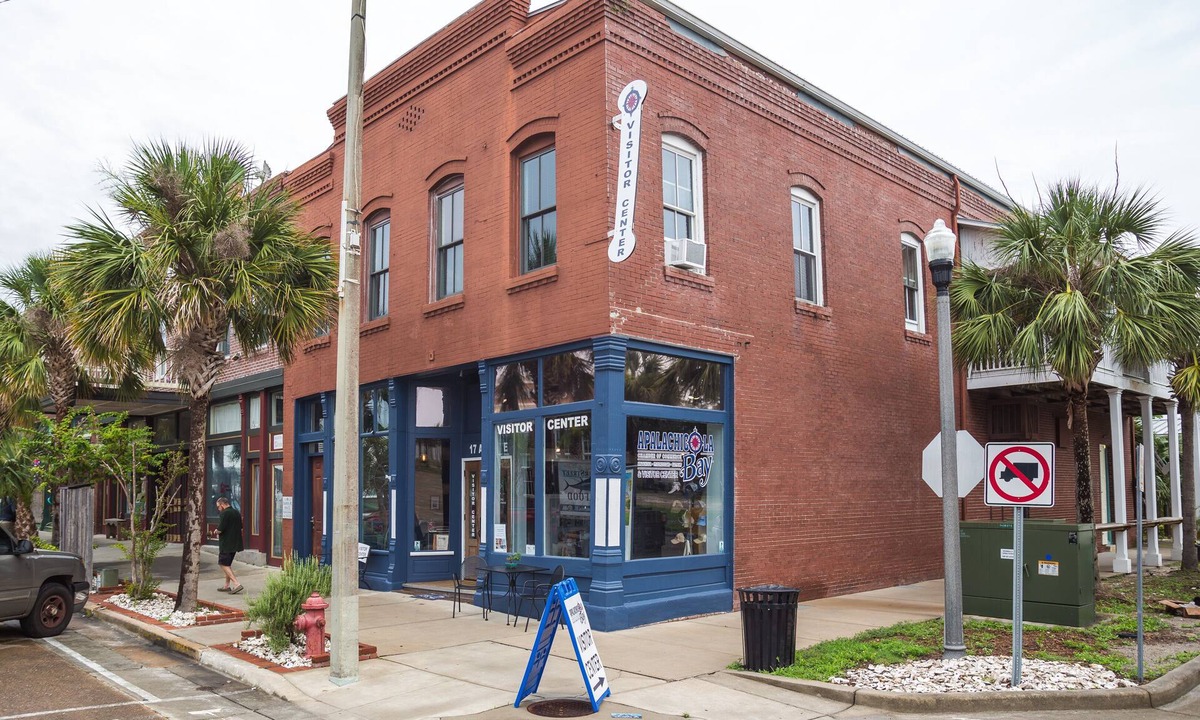 Apalachicola Condo | In the heart of downtown Apalach w/restaurants, shops & waterfront within steps