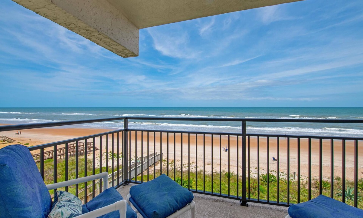 Ormond Beach Condo | Indies House 408 | Ocean-View + Pool Access