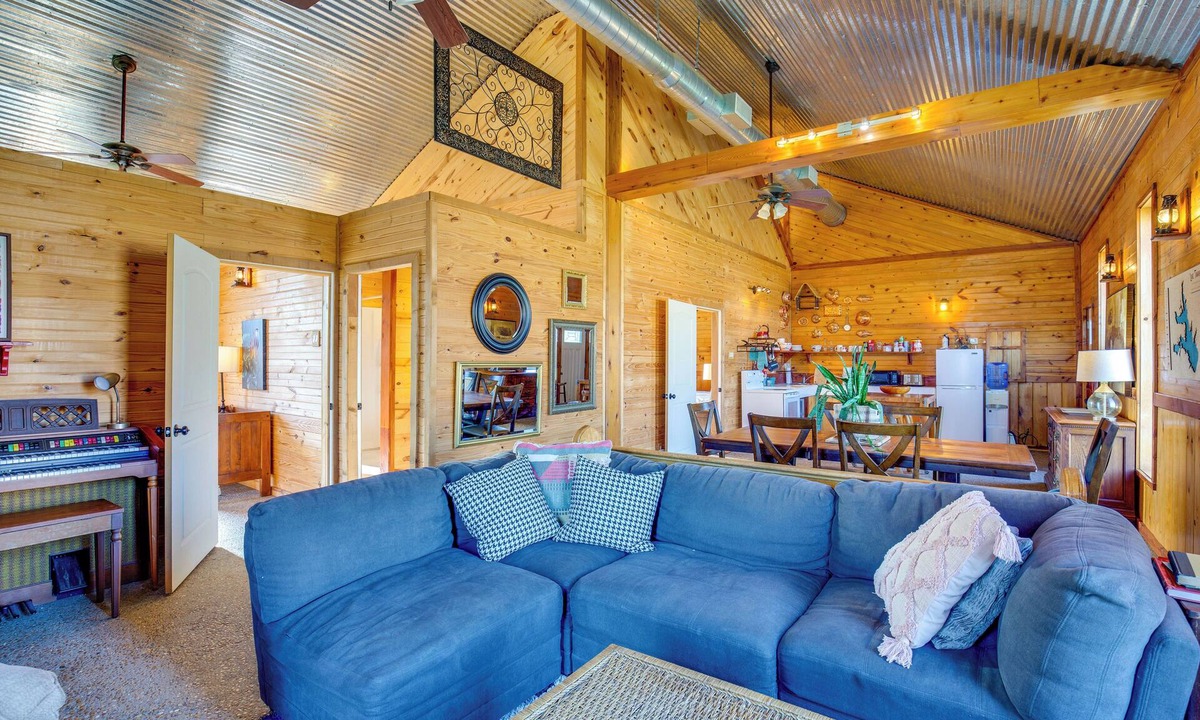 Quinlan Cabin | Indoor Pool & Boat Ramp: Lake Tawakoni Group Gem
