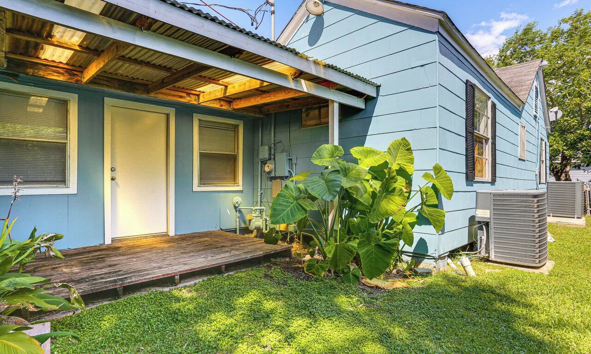 Lakeview  Jefferson County Apartment | Industrial Grade Comfort: Near Ports & Plants