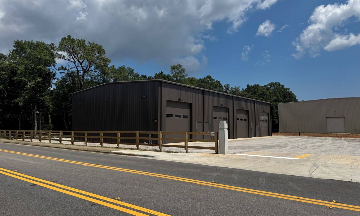 Northwest Pensacola House | Industrial Warehouse Loft