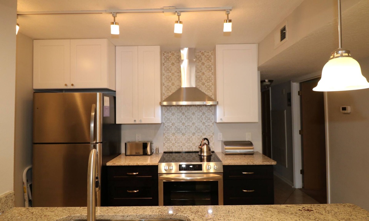 Lindfields Condo | It's All NEW & Near Disney! Designer Kitchen, Sleeps 6, NO Steps, Patio, Pool