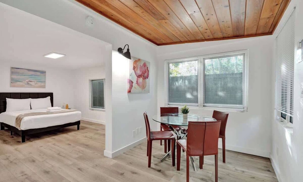 Sailboat Bend Apartment | Jasmine Tropical Oasis Studio with Pool